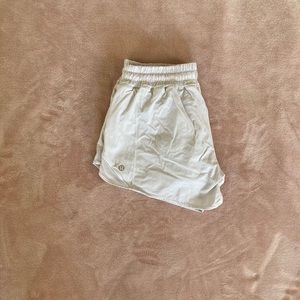 Lululemon Hotty Hot Short 4”